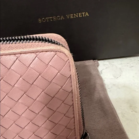 Bottega Veneta Intrecciato Leather zippy wallet in Mauve Full Inclusion - Picture 12 of 15